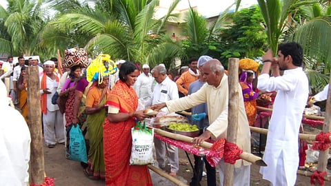 Ashadi wari 2022 Sant Dnyaneshwar Mauli Palkhi 1 lakh Vadapav for Warkari katraj pune 