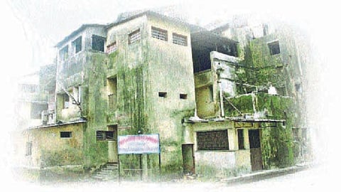 Notices to dangerous building owners in Satara city 