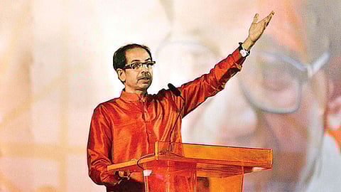 फोटोग्राफर ते ठाकरे घराण्यातील पहिला मुख्यमंत्री