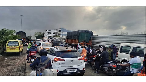 सिंहगड रस्ता : पर्यायी मार्गावरील प्रवासही खडतर!