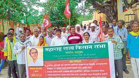 Nagpur heavy rain crop damage Movement for farmers benefit