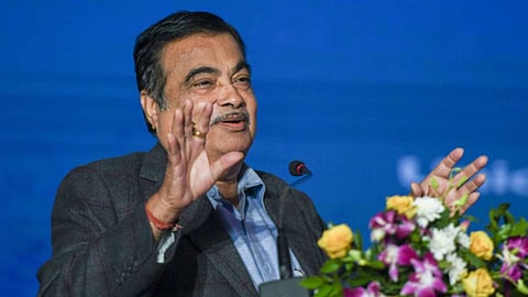 जोपर्यंत माणूस मैदान सोडत नाही तोपर्यंत संपत नाही : नितीन गडकरी 