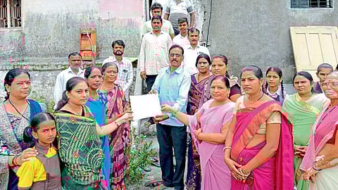 Akola Kurankhed women sent Rakhi to soldiers