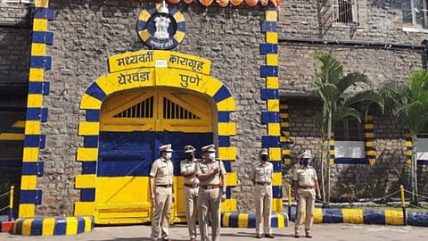 case registered against a auto rickshaw driver for entering naked midnight house Pune Yerawada