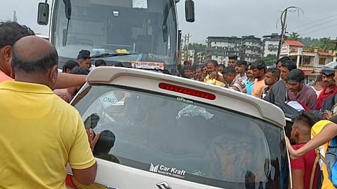 मुंबई - गोवा महामार्गावरील पोलादपूर येथे शिवशाही बस आणि कारचा अपघात