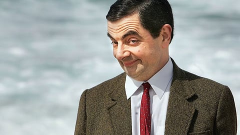 रोवन एटकिन्सन यांना त्यांच्या नावाने कमी आणि मिस्टर बीन या व्यक्तिरेखेनेच लोक जास्त ओळखतात.रोवनचा स्टारडम मोठ्या अभिनेत्यांपेक्षाही अधिक आहे