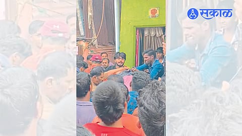 Citizens beating suspects