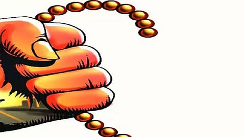 Nagpur girl theft gold chain