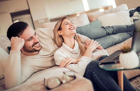 Happy Married Tips :  सासू सुनेच्या भांडणात होतायत पतीचे हाल; या उपायांनी घरात राहील शांतता 