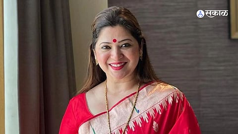 Deepali Sayyad Sushma Andhare Uddhav Thackeray Eknath Shinde  maharashtra politics