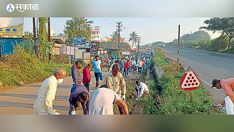 Dr.Dharmadhikari Pratisthan Deported garbage   