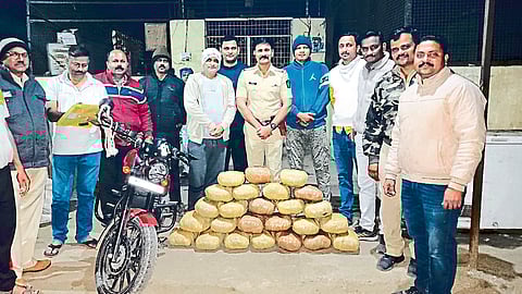 Police Inspector Jaipal Hire along with seized ganja and other items. Other officers and police personnel in the neighborhood