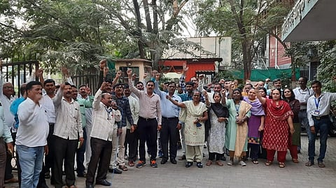 Govt employees protest for old pension scheme pune news 