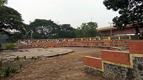 dusty amphitheater at Panchvati 