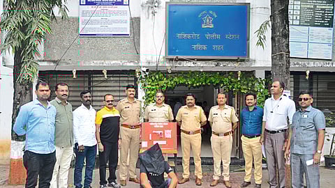 Suspect along with recovered pistol and officers and staff of Nashik Road Police Station.