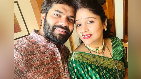 Akshaya deodhar shared selfie photo with husband hardeek joshi after wedding