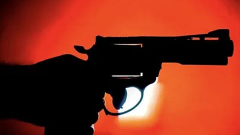 6 year old boy shoots teacher in us school 