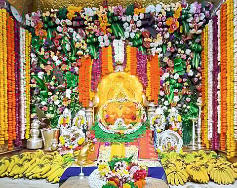 जिल्ह्यातील गणेश मंदिरे भाविकांनी फुलली