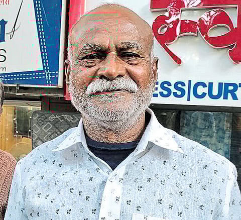 ज्येष्ठ नागरिकाच्या प्रसंगावधानामुळे मोठा अनर्थ टळला