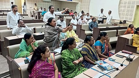 ahmednagar water issue corporators became aggressive in municipal council meeting