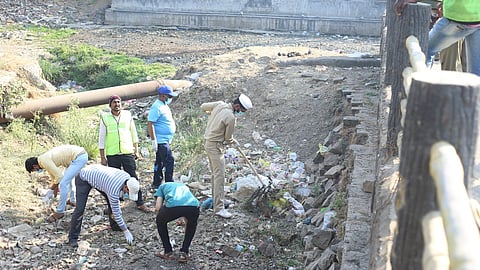 Swachh Bharat Abhiyan 3 tonnes of waste from Swachhta Abhiyan clean Katraj lake