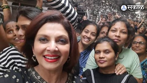 actress Varsha Usgaonkar travel in mumbai local train