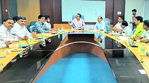 During the meeting, MIDC officers and office bearers of NIMA and AIMA.