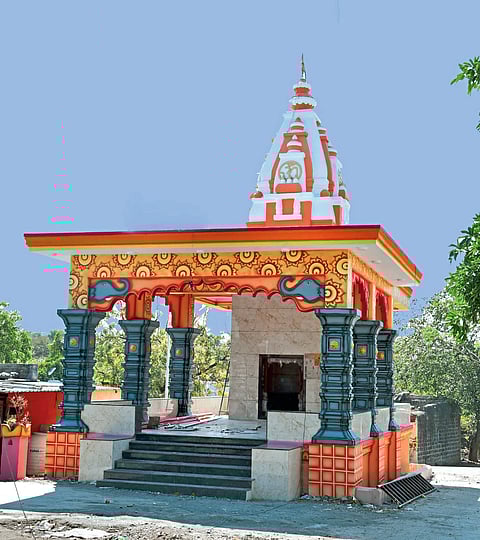 उरळगाव येथे गणपती मंदिराची प्राणप्रतिष्ठा