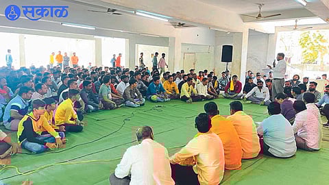 Community members and office bearers present at the Koli society meeting.
