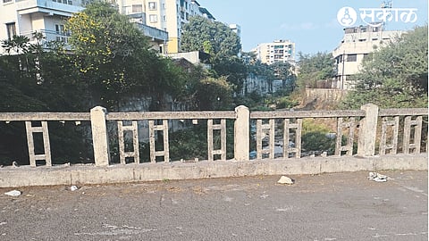 Waghadi (Varuna) A bridge rendered dangerous by being mined for scrap iron in the abutments of the bridge.