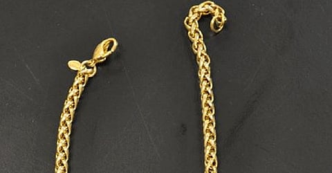 The stolen gold chain was swallowed by a woman ratnagiri marathi news