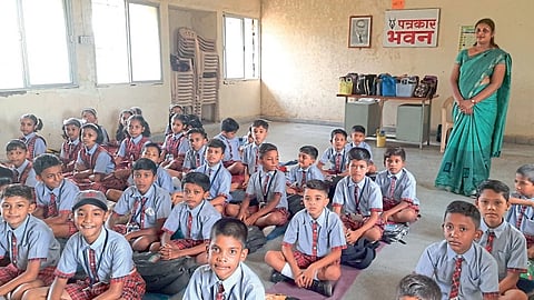 4th std student demand school classroom education deepak kesarkar umred nagpur