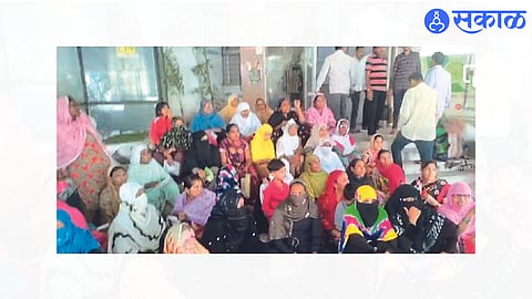 The citizens of Tambapura area raised a protest in the Municipal Corporation on Tuesday.
