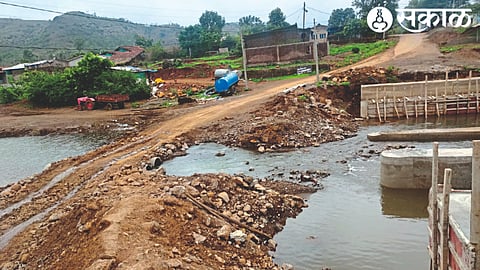 Construction of partial bridge over Mosam river near Jad village.