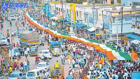 Students, activists and citizens participating in the 777-feet long tricolor procession which was taken out by 'Abhavip' from the city.
