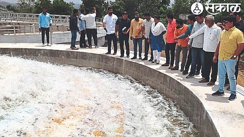 Farooq Shah and municipal officials during inspection under water supply scheme.