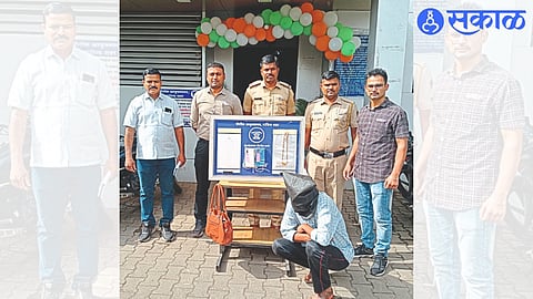 Mumbai Naka Police with purse theft suspects