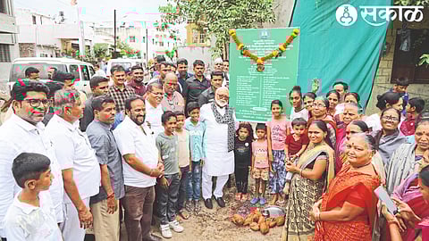 Minister Chhagan Bhujbal and citizens during Bhoomi Puja for various road works