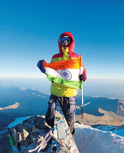 युरोपातील सर्वोच्च शिखरावर फडकला तिरंगा