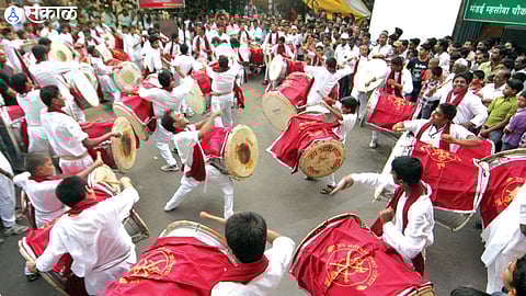 magical moment of dhol tasha pathak article by vishwajeet rale ganesh utsav 