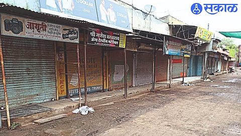 Shops closed on Mondays in the city.