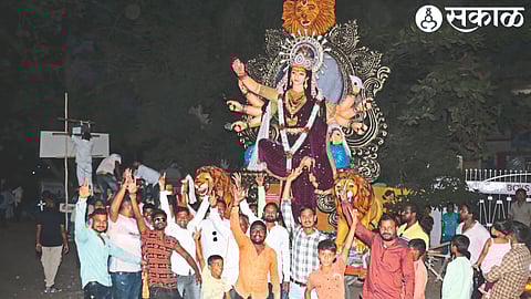 Activists of Sriram Chowk Mitra Mandal at Asoda Road carry the 21 feet idol of Goddess Durga while playing music.