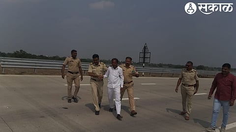 Police stop farmers from protesting Written reply from Water Resources Department regarding Bhojapur flood water 