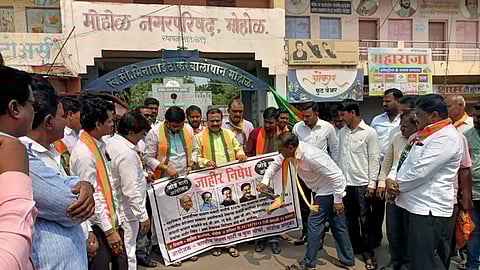 BJP protest Mahavikas Aghadi leaders photo jodmaro andolan solapur politics marathi news