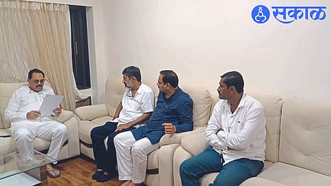 BJP Dhule taluka president Devendra Patil, youth leaders Utkarsh Patil, Shyam Patil and Sharad Patil gave a statement on Thursday to include Disaster and Management Minister Anil Patil in Dhule district drought.