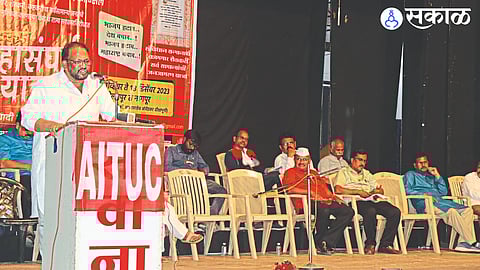 Shyam Kale of Aitak speaking on Sunday in a program organized on the occasion of Mahashangarsh Yatra.
