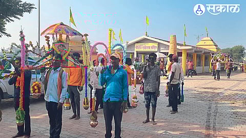 Champashashthi 2023 crowd of devotees today in Chandori Religious events along Godavari shore