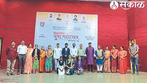 Faculty members along with Kanh Lalit Kendra's team won the title in the regional district level youth festival.