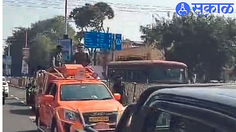 A color rehearsal going on in the background of the road show on Aurangabad Road. 