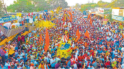 Maratha Reservation : मराठ्यांचे वादळ मुंबईकडे; मनोज जरांगे यांची हजारो कार्यकर्त्यांसह कूच Maratha Reservation manoj jarange patil mumbai agitation